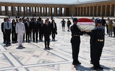 BALKANTÜRDİAS'dan Anıtkabir'e Ziyaret