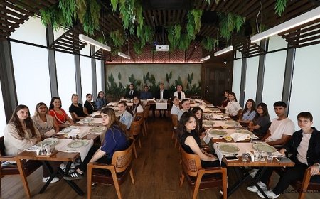 Başkan Alper Taban Stajyer Öğrencilerle Veda Sofrasında Buluştu