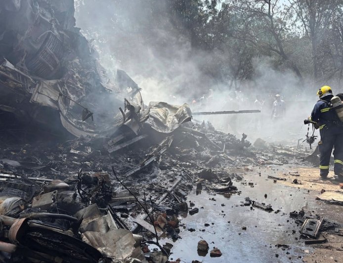 242 kişiyi taşıyan Air India uçağı, Birleşik Krallık rotasında Hindistan'da düştü