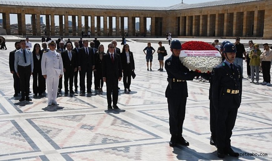 BALKANTÜRDİAS'dan Anıtkabir'e Ziyaret