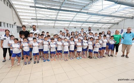 Büyükşehir Yaz Okulları’nda minik yüzücülerin sertifika heyecanı