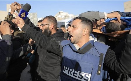 Gazetecilerden İsrail'e İsyan!