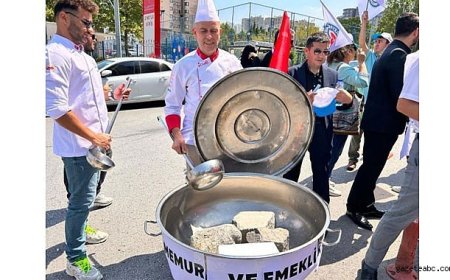 Eylem yapan memurlardan bir garip talep