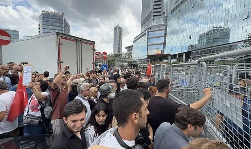CHP İstanbul İl Binasında Gergin Anlar