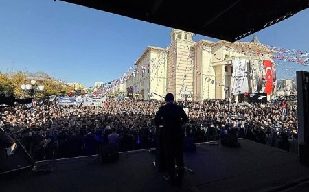 Anahtar Parti 1'nci yaşında 30 bin kişiyle salona sığmadı