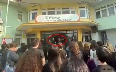 Müdür susturmaya çalıştı ama öğrenciler susmadı