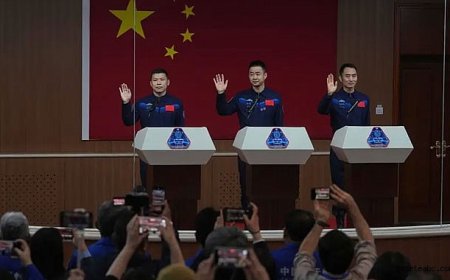 Çinli astronotlar uzaydan dönüş yaptı