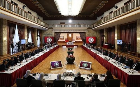 AK Parti ve CHP Kritik Toplantı Öncesi Toplanıyor