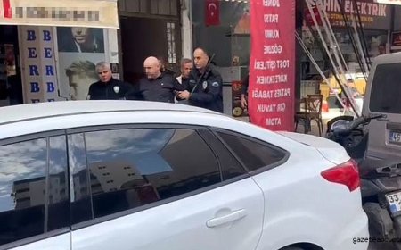 Mersin’de Sokakta Çıplak Dolaşan Yabancı Gözaltında