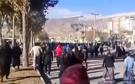 İran’da Yönetim Karşıtı Gösteriler Büyüyor