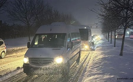 Aniden Bastıran Kar, TEM Otoyolu’nu Kilitledi