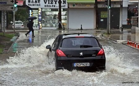 Cadde ve Sokaklar Göle Döndü