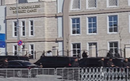 Erdoğan ve Adıgüzel Aynı Karede Namaz Kıldı