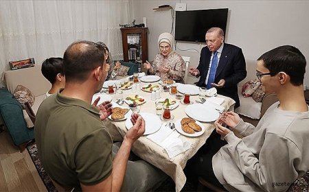 Erdoğan Çifti Beyoğlu’nda İftar Sofrasında