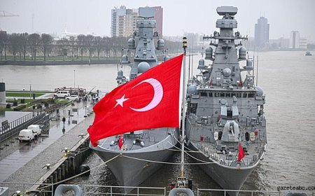 NATO Tatbikatında TCG Anadolu Gösterisi