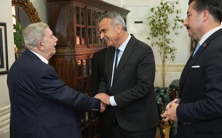 YENİŞEHİR’DE DUYGU DOLU BULUŞMA: BAŞKANLIK MAKAMINDA AHDE VEFA