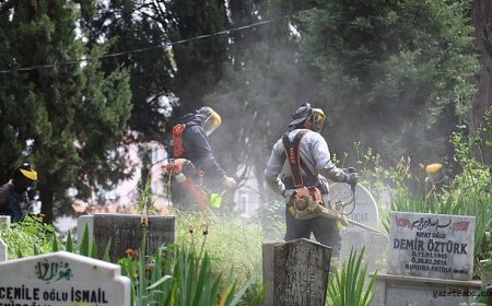 Bursa'da mezarlıklar Kurban Bayramı'na hazır