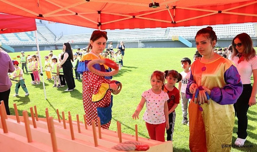 SPOR ŞENLİKLERİ’NDE SIRA MİNİK ÖĞRENCİLERİN