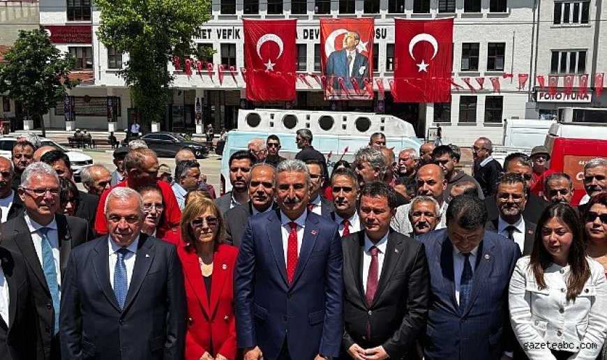 Meydanlarda 19 Mayıs Ruhu
