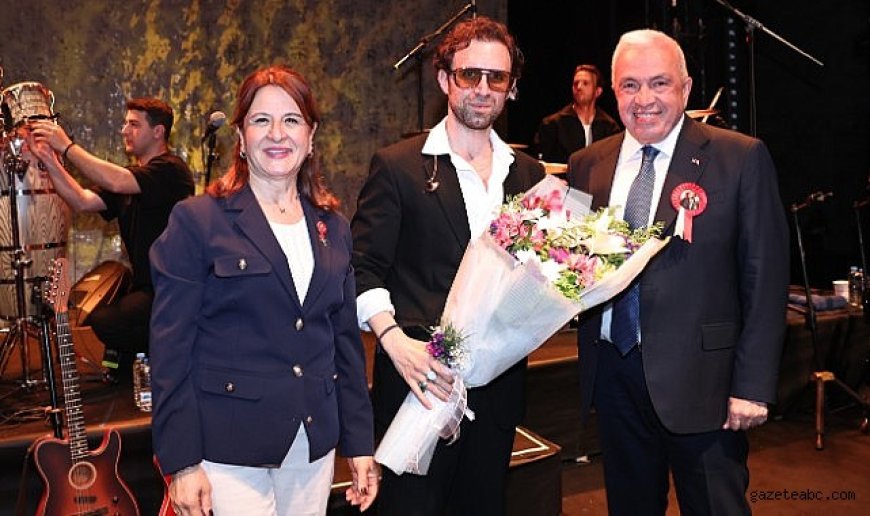 Nilüfer’de 19 Mayıs Coşkusu Sokaklara Taştı: Binler Cumhuriyet İçin Yürüdü