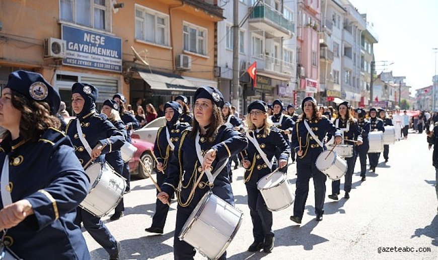 BURSA’NIN İLK BELEDİYE KADIN BANDOSU YENİŞEHİR’DE SAHNEYE ÇIKTI