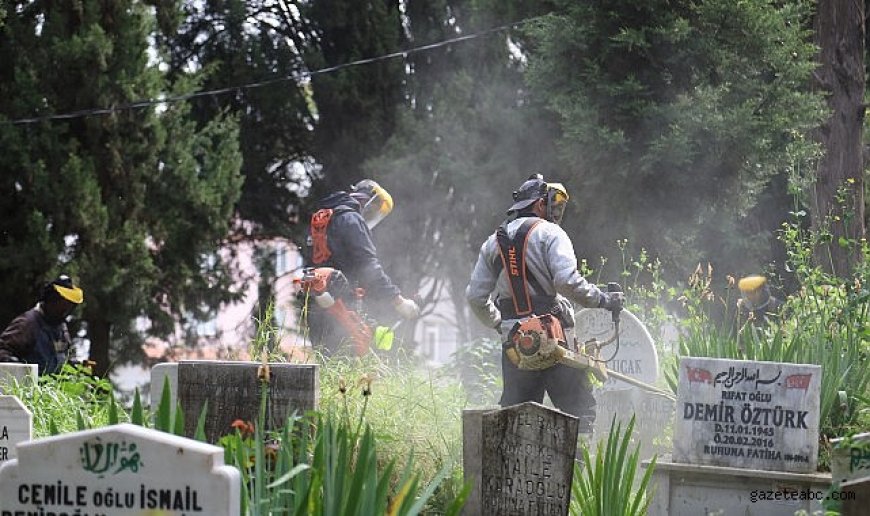 Bursa'da mezarlıklar Kurban Bayramı'na hazır