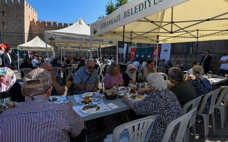 BAŞKAN ERKAN AYDIN ALACAHIRKA’DA SAHADA VATANDAŞLA BULUŞTU
