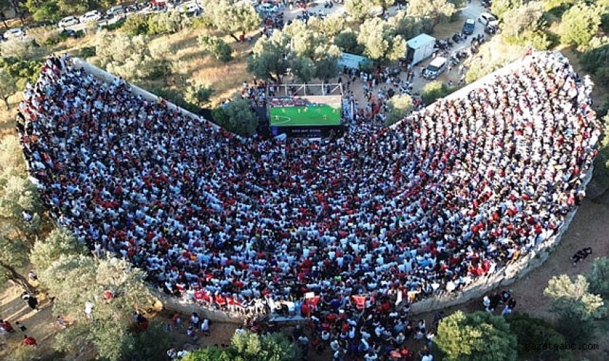 Tarihi Tiyatroda Milli Maç Heyecanı