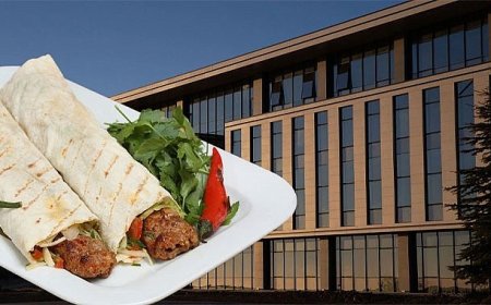 Üniversite Kafeteryasında “Adana Kebap” Skandalı