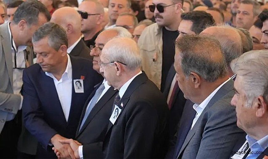 Cenazede Dikkat Çeken Buluşma