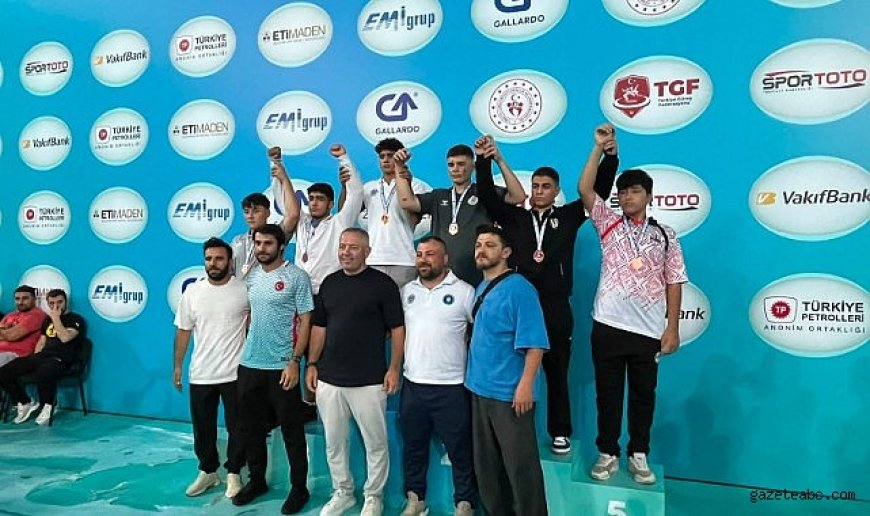 Büyükşehirli Minik Güreşçilerden Türkiye Şampiyonası'nda Gövde Gösterisi