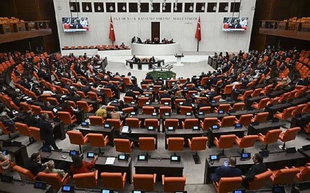 AK Parti'nin Meclis Grubu Büyüdü