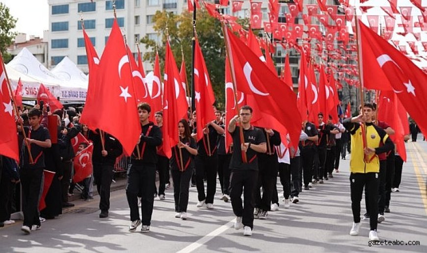 Sivas’ta Cumhuriyet’in 103. yılı coşkuyla kutlandı