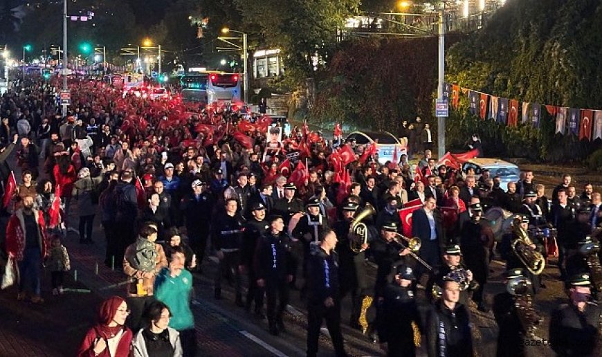 Cumhuriyetin Sesi Bursa'da Yükseldi